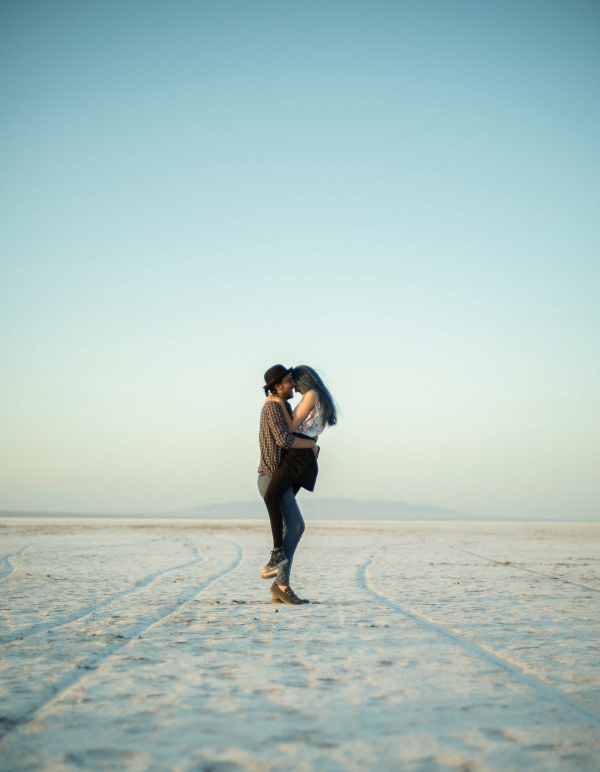 Going The Distance: 6 Tips To Make A Long Distance Relationship Work