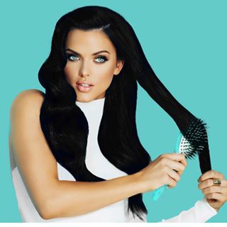 how old is leyla milani - Ilustrasi 2