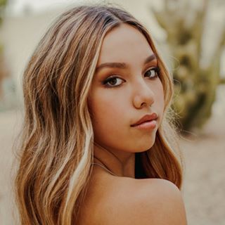 Lindsay Rienstra