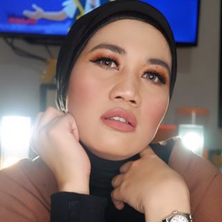 Make Up Artist