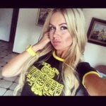 Juda yosh yalangoch qizlarning fotosuratlari