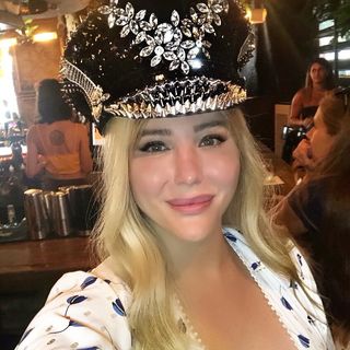 Contact Maylee Helen - Agent, Manager and Publicist Details