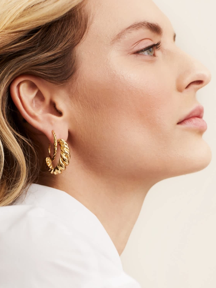 Mejuri Croissant Dome Hoops