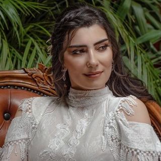 Contact Esra Isik - For Influencer Stuff