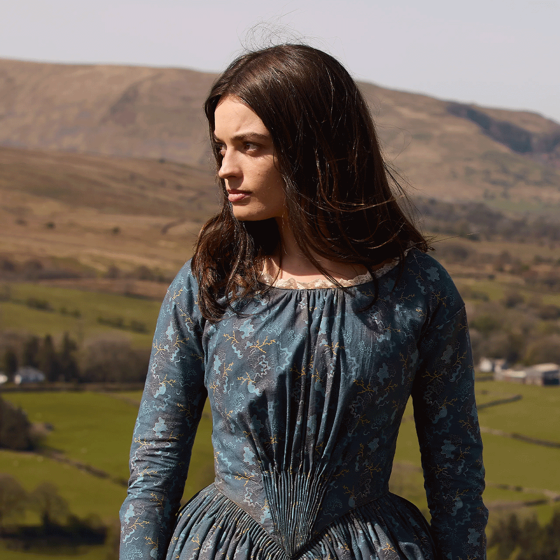 Emma Mackey’s Darkly Atmospheric Emily Brontë Biopic Is Here