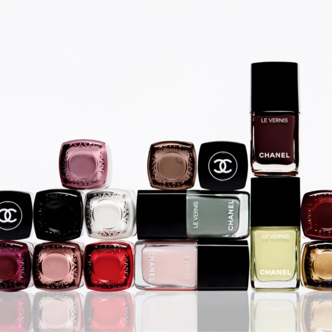 Chanel’s Le Vernis Nail Polish Has A Cult Following For A Reason