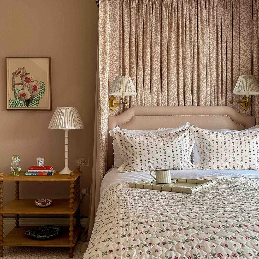 26 Patchwork Quilts & Cushions To Add Retro Charm To A Room