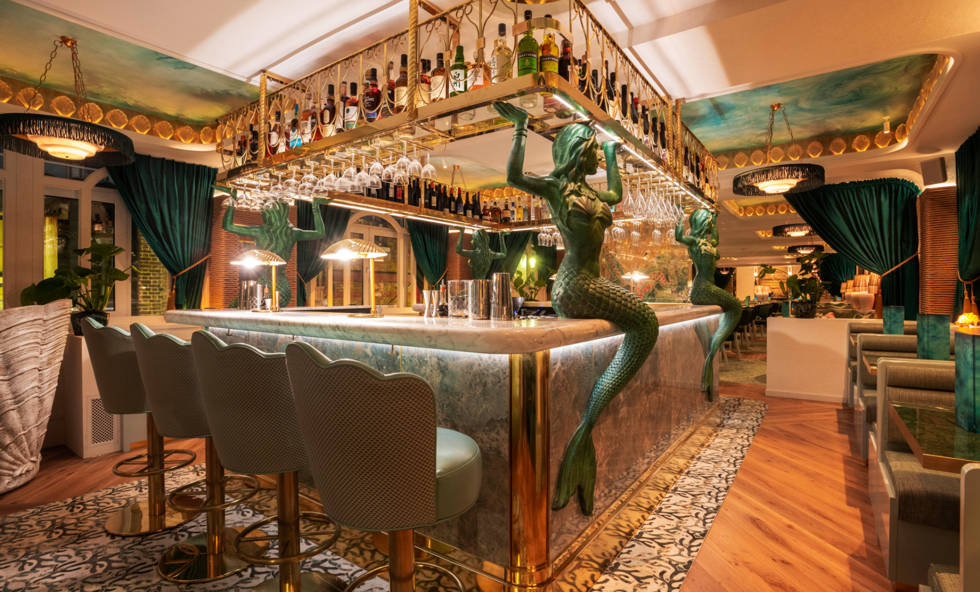The Handbook Reviews: Manzi’s, Soho’s Instagrammable Seafood Spot