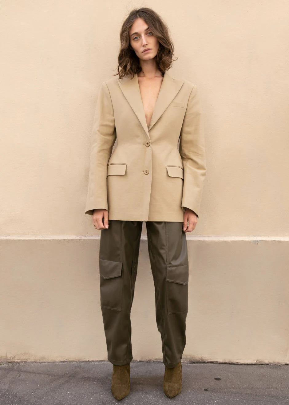 MODEL WEARING HOURGLASS BLAZER