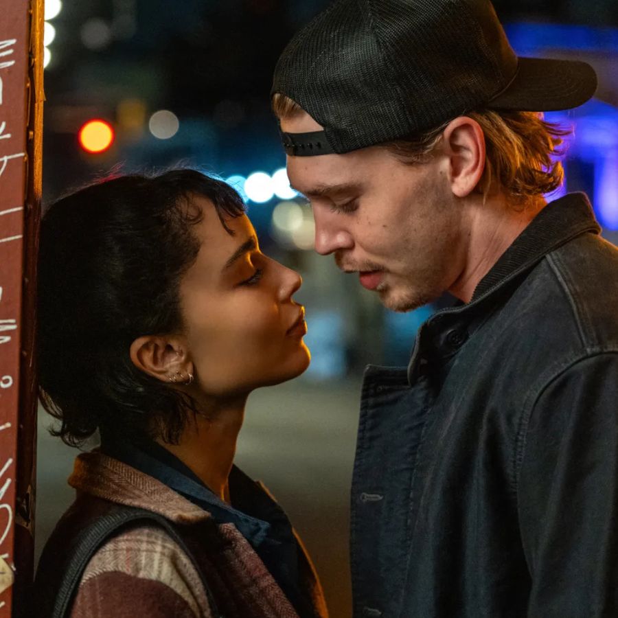 Austin Butler And Zoë Kravitz’s Crime Comedy, Caught Stealing, Is Out This Weekend