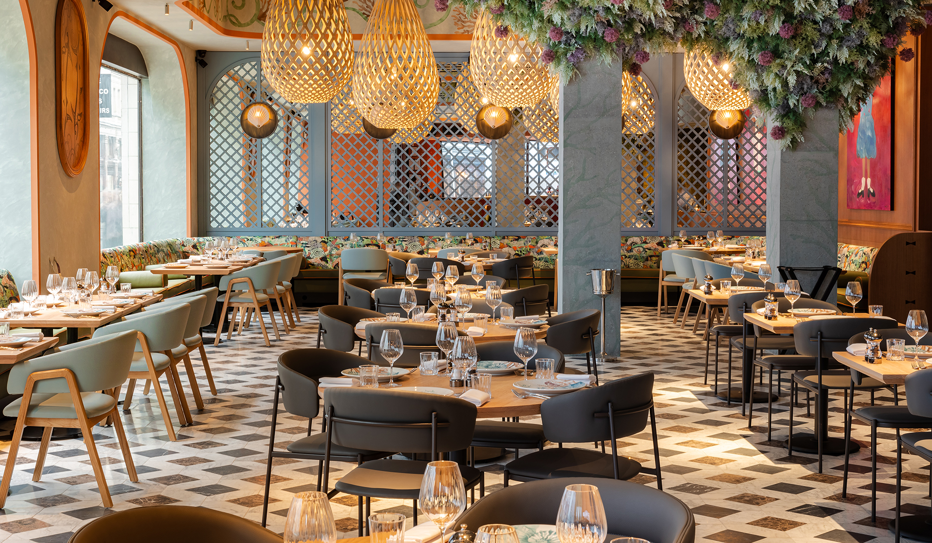 Elegant Engagement Party Spots To Book