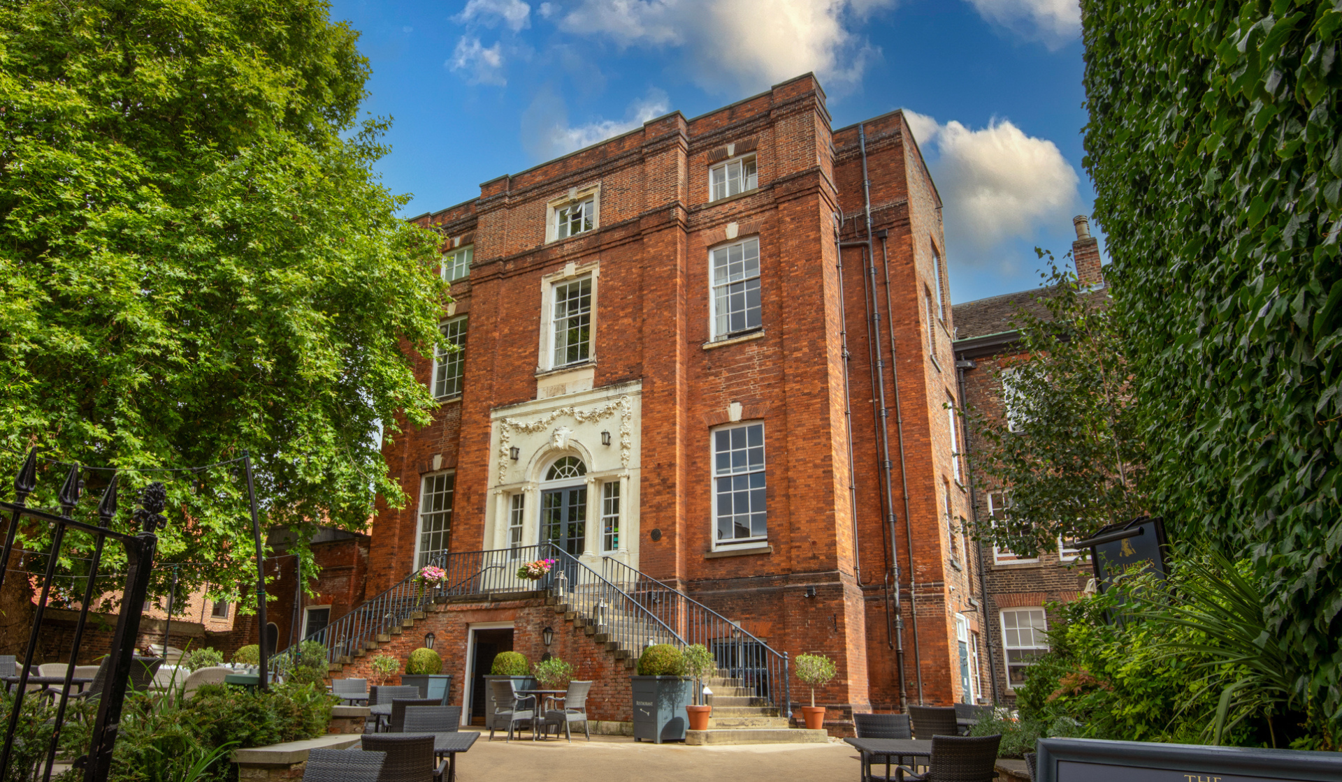 This Charming York Hotel Feels Like A Step Back In Time