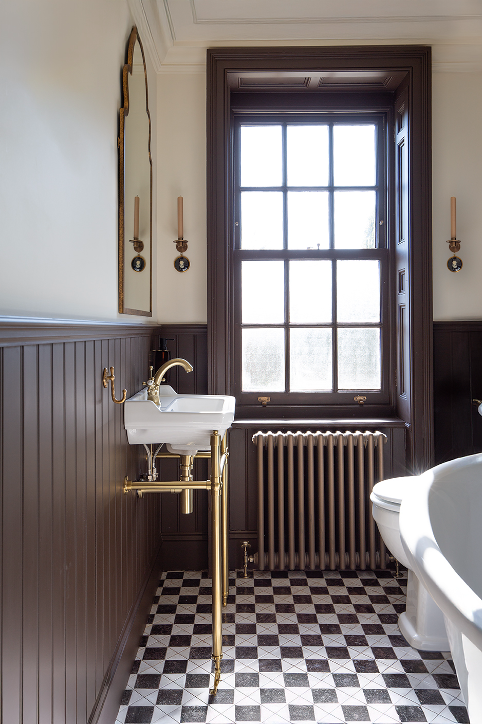 Julieta Black & White Chequered Tiles in bathroom 