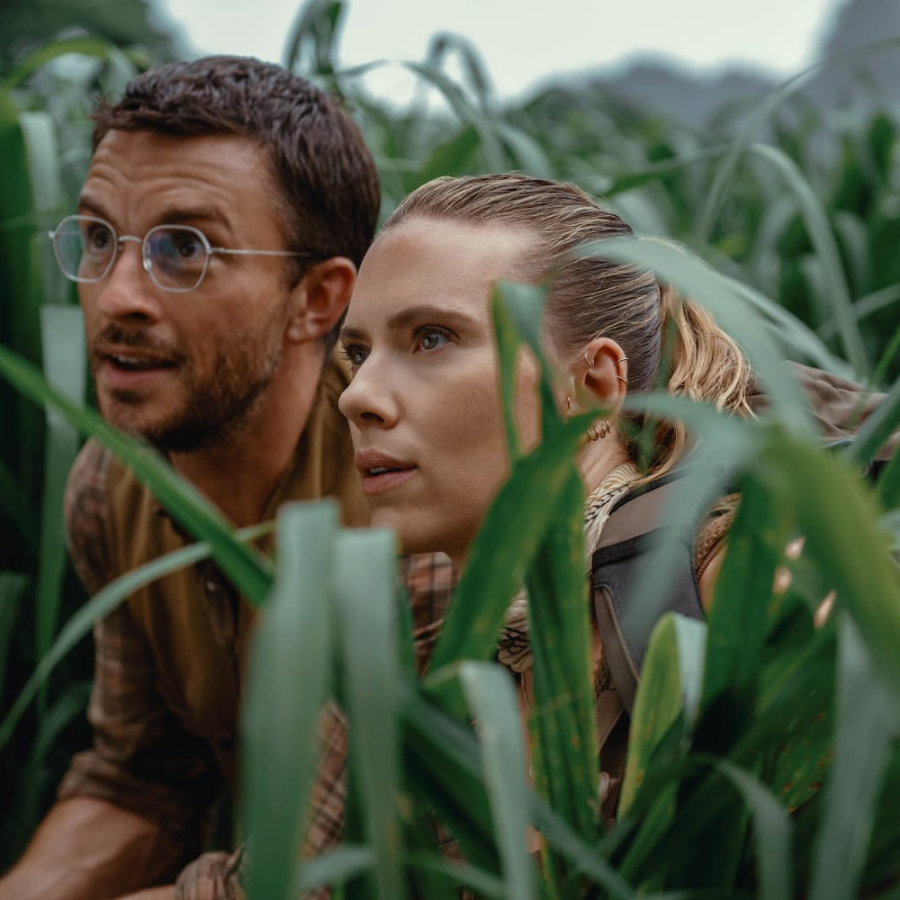Scarlett Johansson And Jonathan Bailey Fight To Survive In Jurassic World: Rebirth