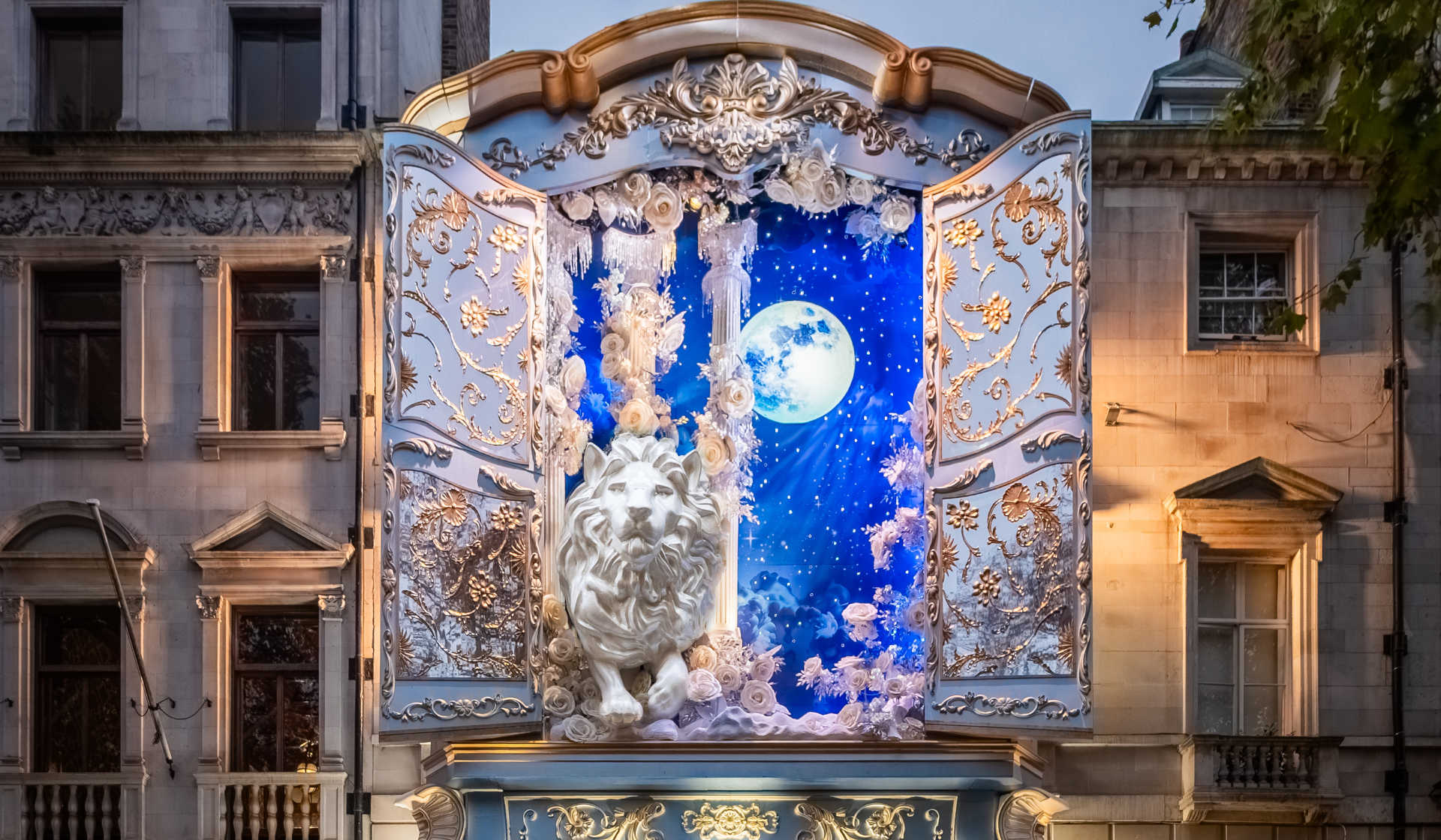 Annabel’s Unveils Dazzling New Festive Facade For Christmas