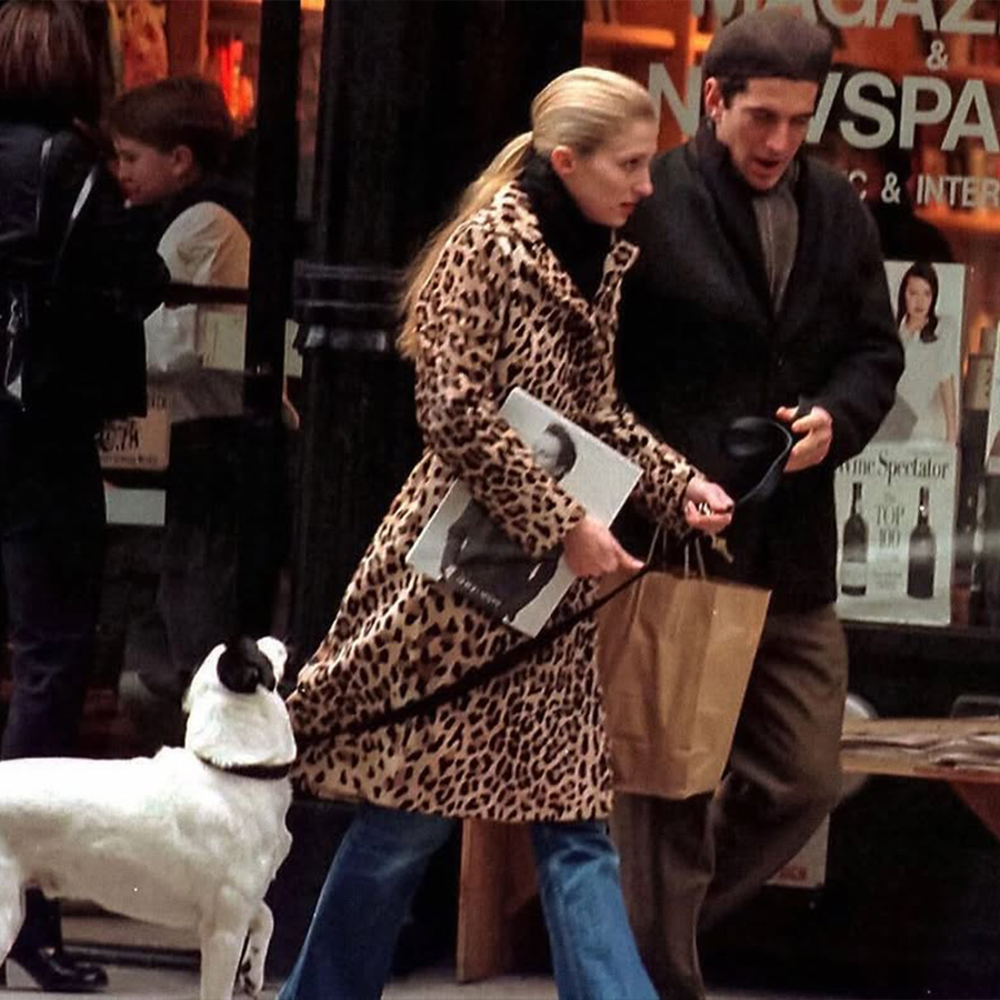 We’re Obsessed With The Cool ’90s Wardrobe of Carolyn Bessette-Kennedy – You Will Be Too