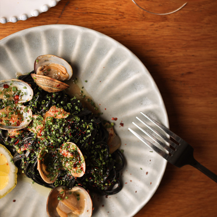 “I Go To Bars And Restaurants For A Living, Here’s Where I Would Go On A First Date”