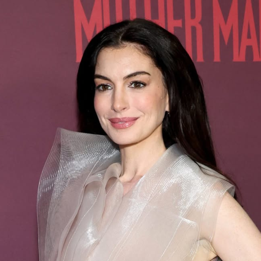 Anne Hathaway’s Latest Red Carpet Look Is An Optical Illusion