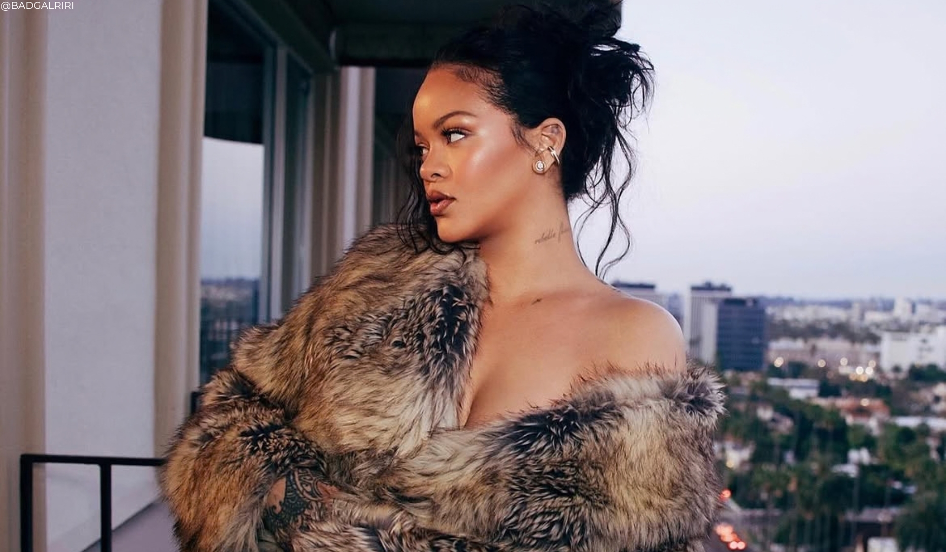 Rihanna Just Turned Heads At Fashion Week In A Head-To-Toe Gold Look