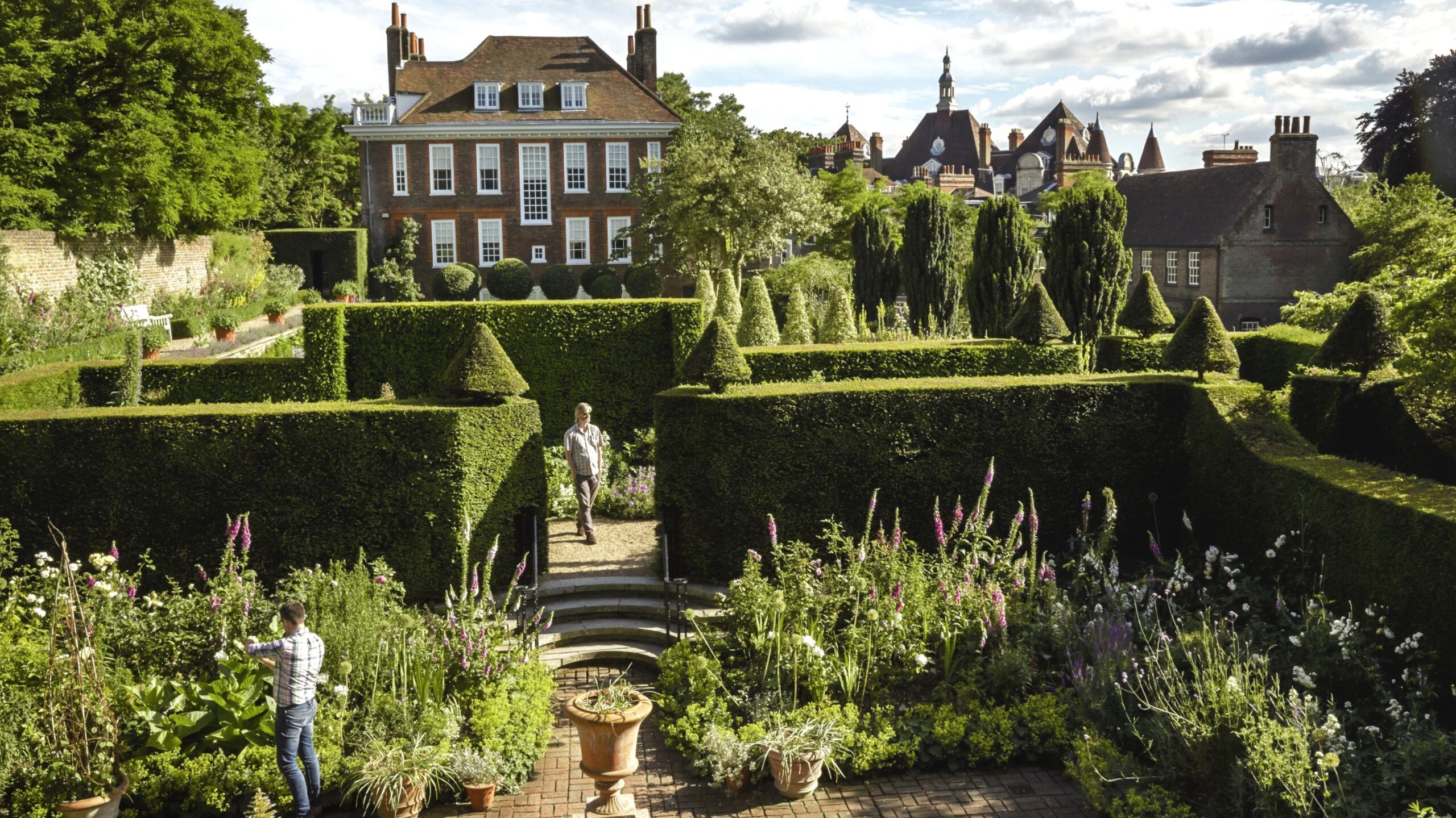 garden-visitors-fenton-house-london-1083409 (URL Visits: 4)